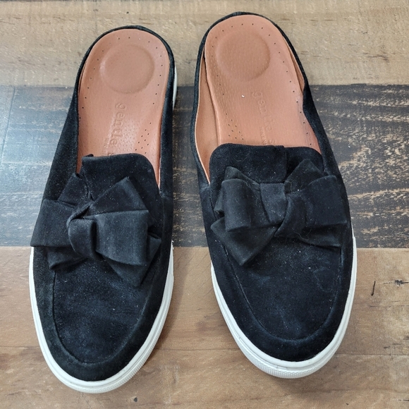 7.5 Gentle Souls Black Suede Bow Slip Ons - Picture 1 of 4
